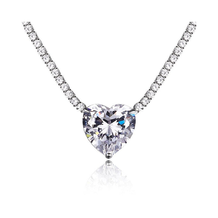 Collana con cuore luminoso e pietre bianche
