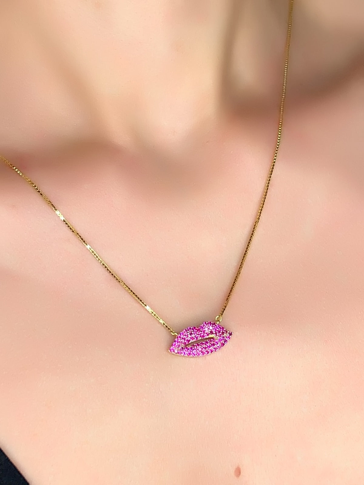 Collana saliscendi con labbra