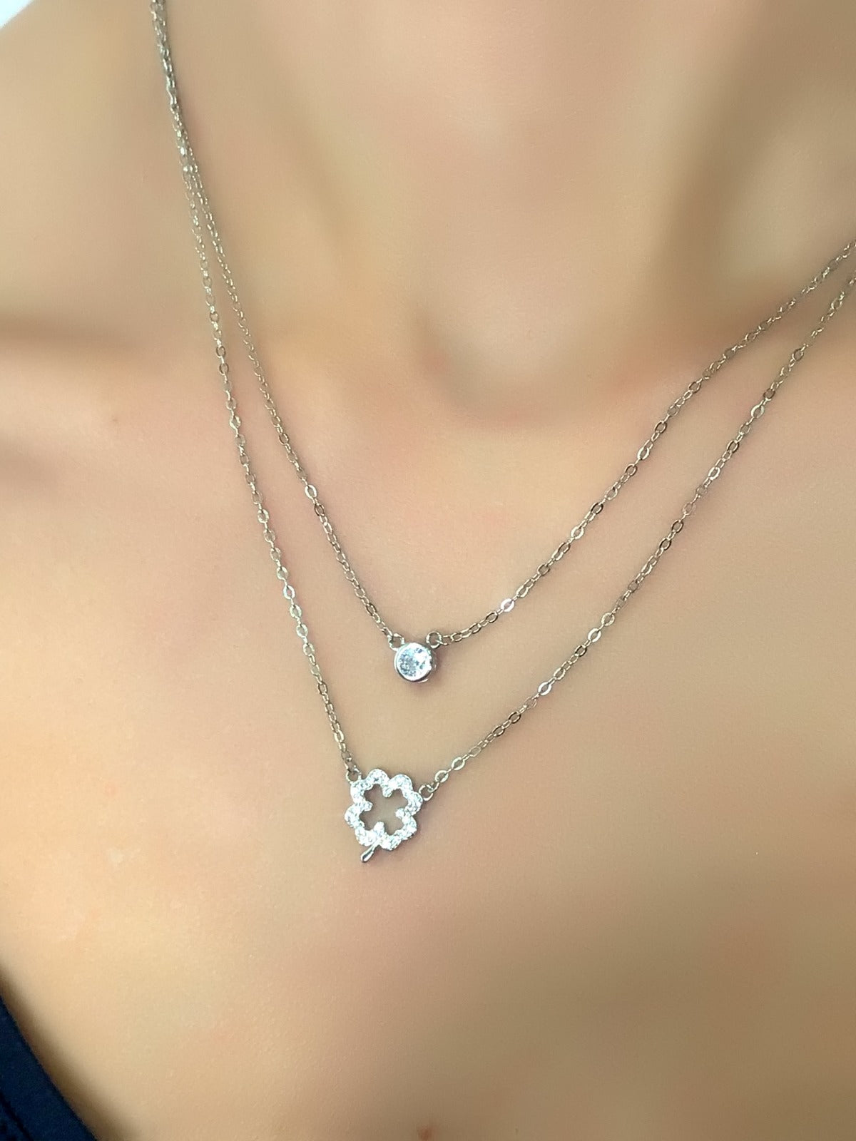Collana con due fili con quadrifoglio e punto luce