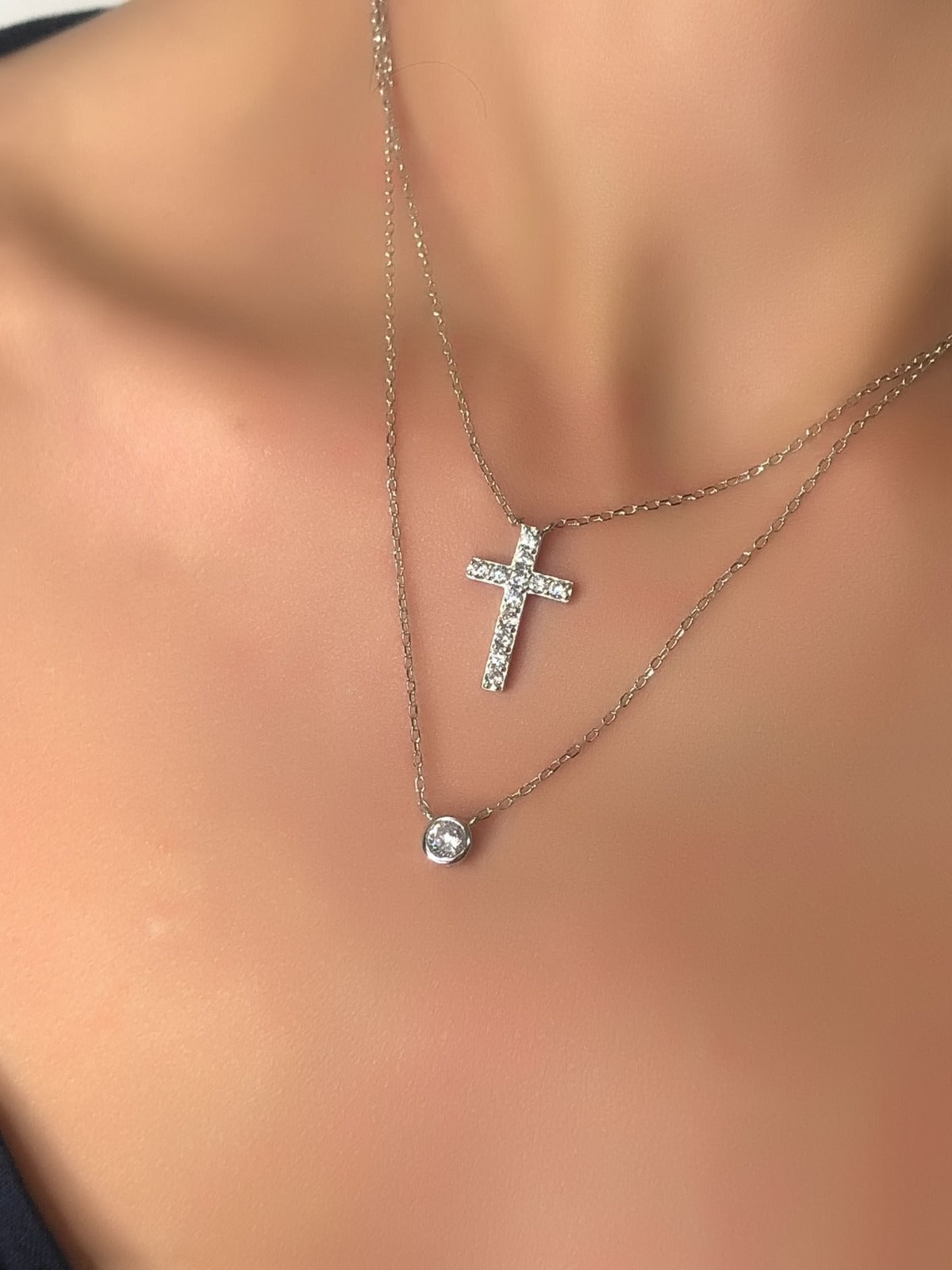 Collana con croce e punto luce