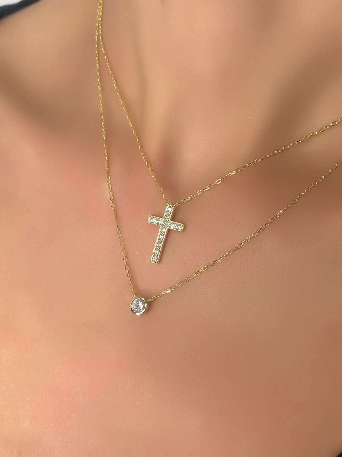 Collana con croce e punto luce