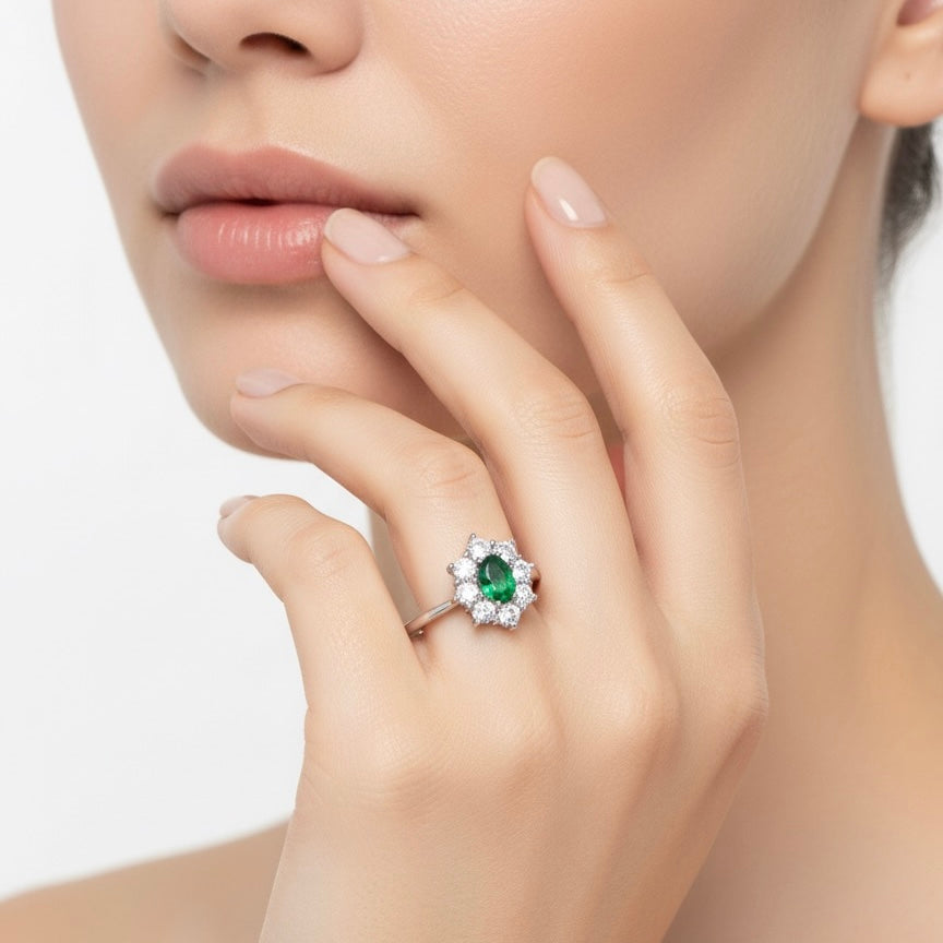 Anello kate fiore con pietra verde e zirconi bianchi