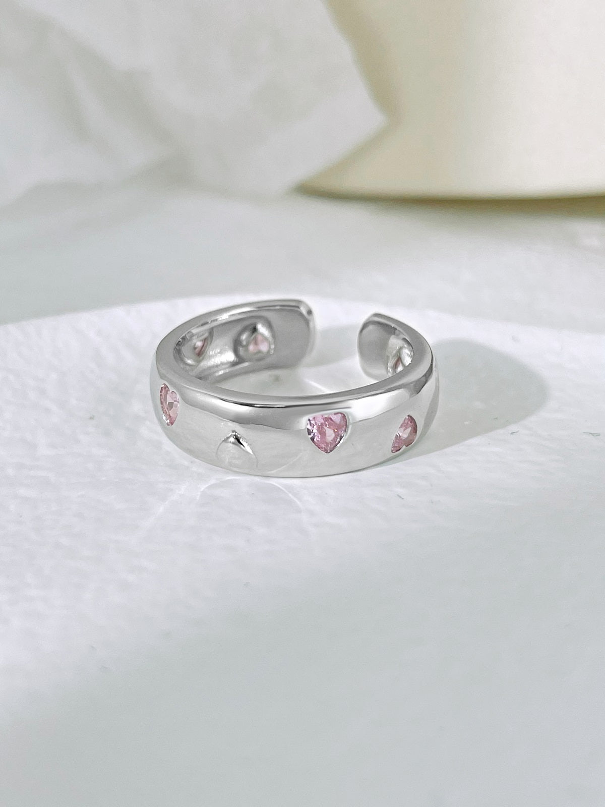 Anello con cuori rosa