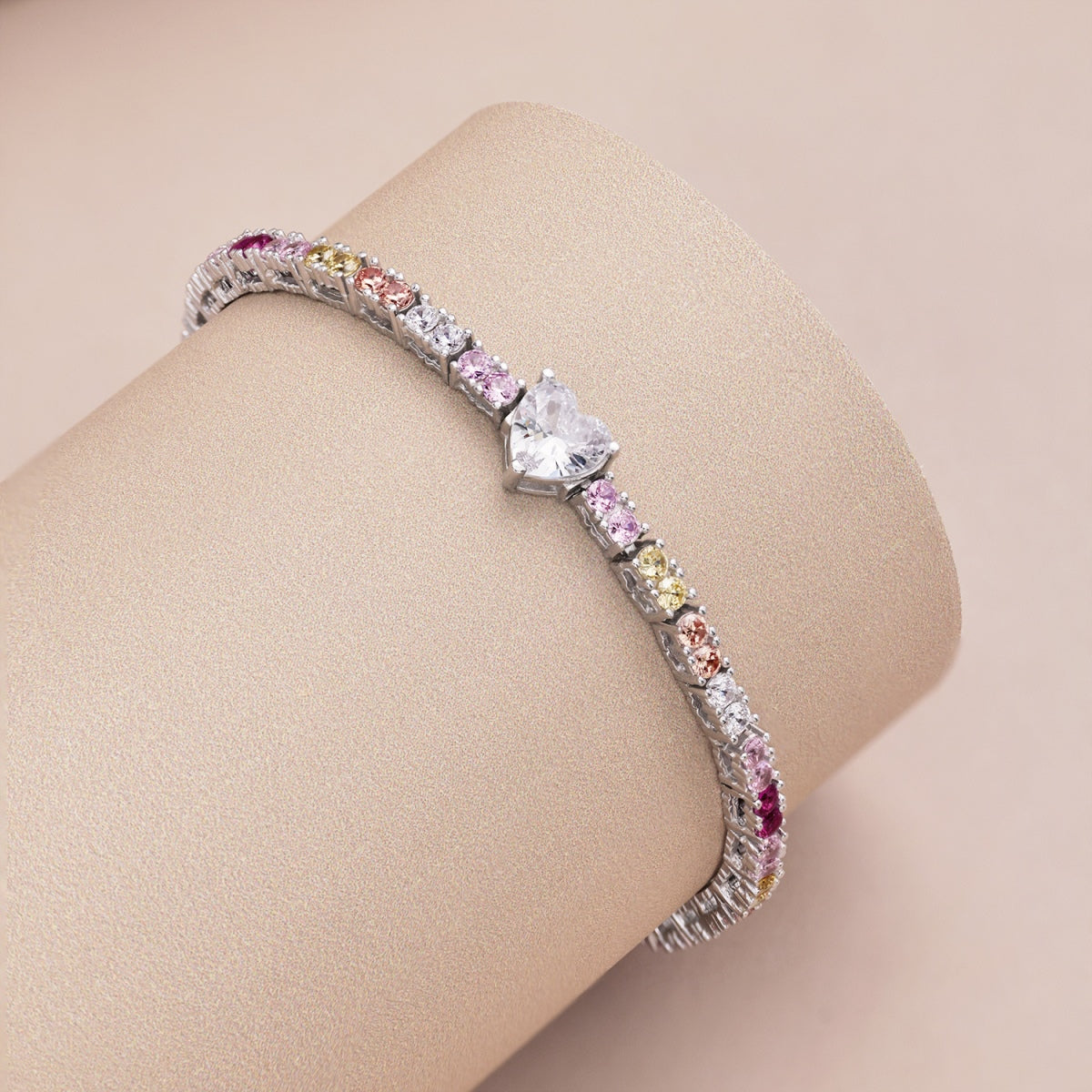Bracciale tennis con baguette multicolor e cuore bianco